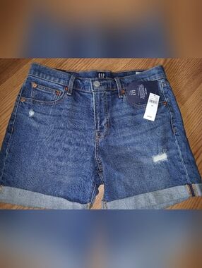 Gap Women's 5" Girlfriend Jean Shorts Size 28 - New with Tags